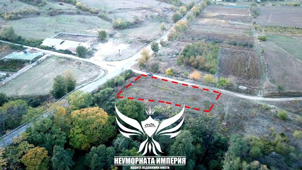 Продавам земя 3000кв.м. на първа линия след село Долнослав