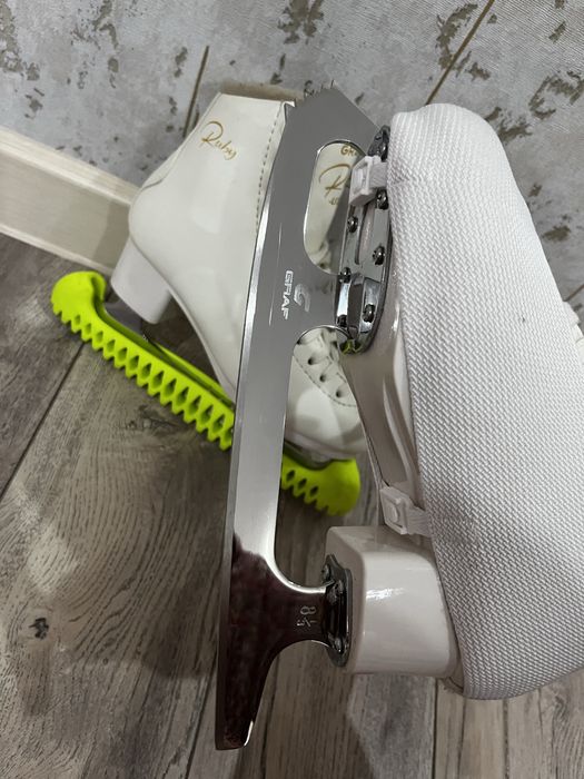 Коньки профессиональные фигурные