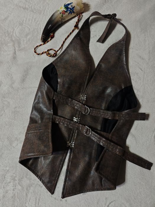 Кожен корсет за овладяване силата на коня през 2026