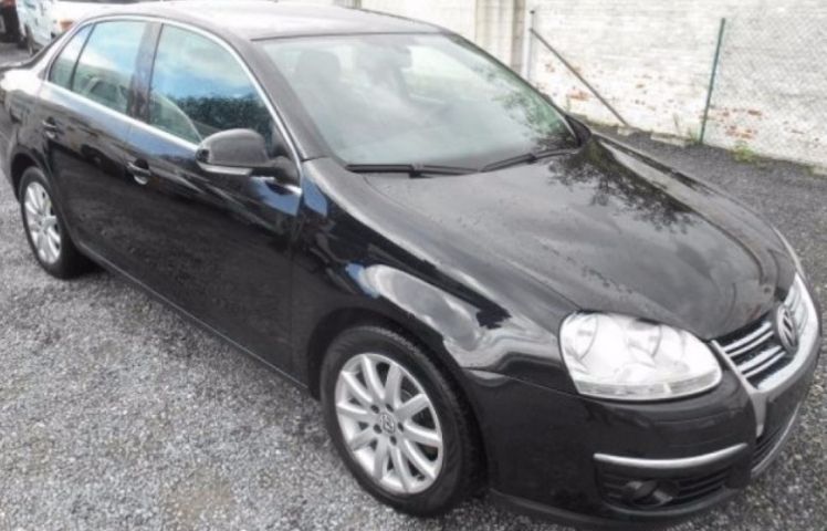 Dezmembrez Volkswagen Jetta 1.9TDI 105CP din 2006 volan pe stanga