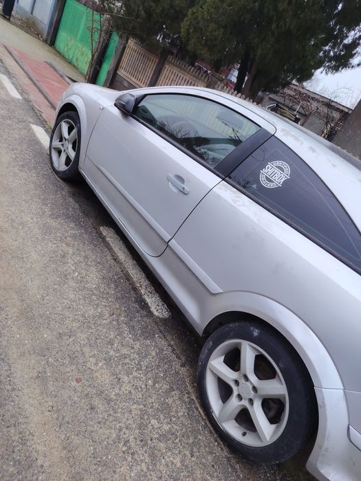 Vând sau dezmembrez Opel astra h GTC 1.9 120cp