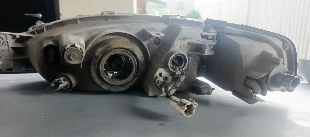Фары Mitsubishi Colt 1996 года