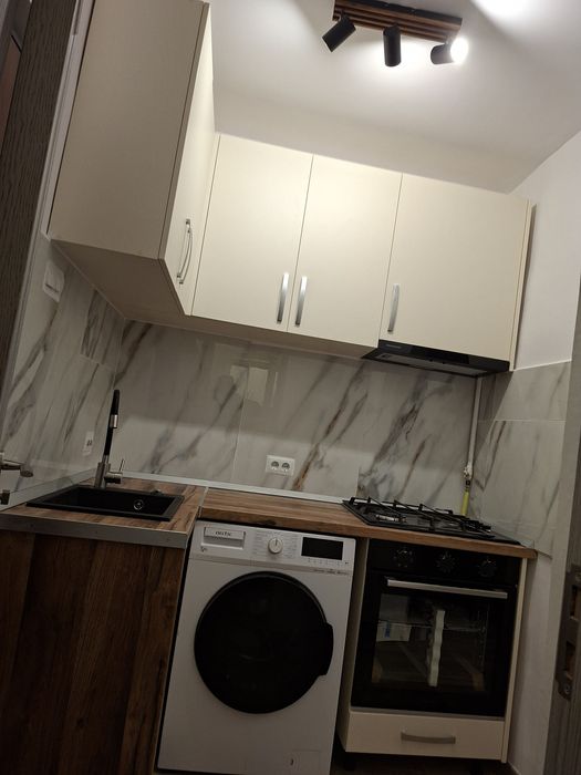 Garsonieră (cameră de cămin) pentru chirie pe termen lung, Cartier Noua, Brașov - Curătenie, liniște, grădină