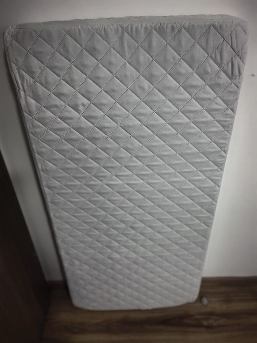 Patut pliant voiaj + saltea