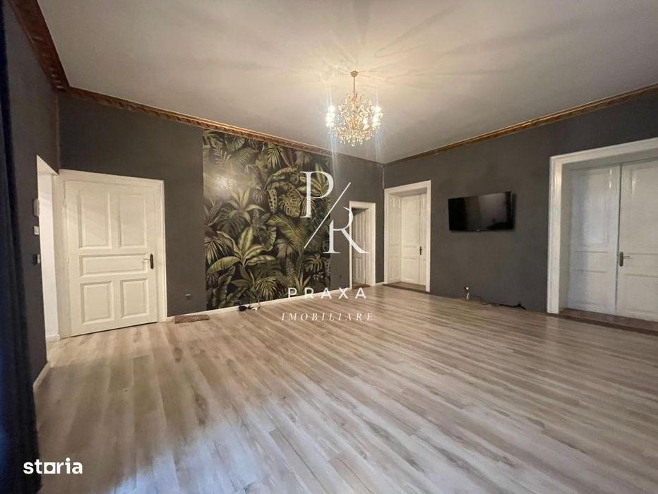 Apartament de vanzare 3 camere 115 mp cu potential comercial, pe strad