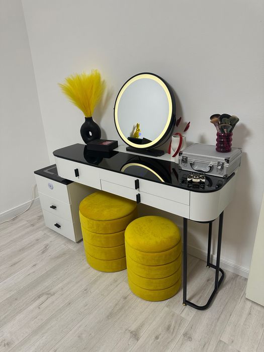 Măsuță pentru machiaj