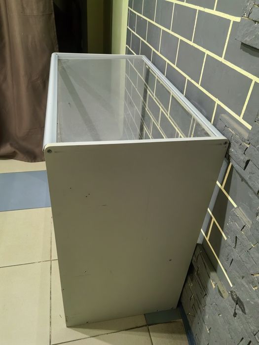 Продам витрину срочно