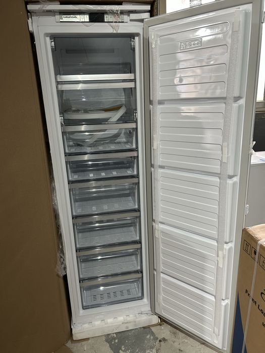 НОВ No Frost Вертикален фризер за вграждане GRUNDIG 177 См ,250 литрa