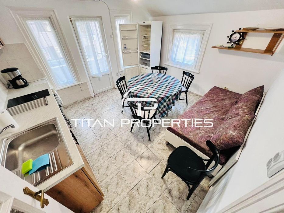 Тристаен, под наем, Център