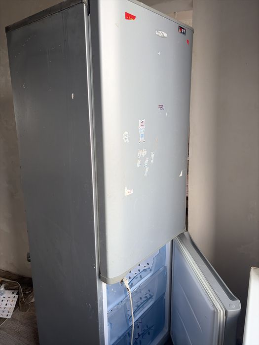 Продам холодильник срочно  !