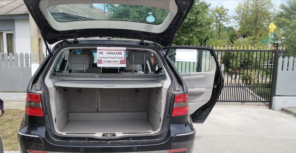 Mașină Mercedes Benz