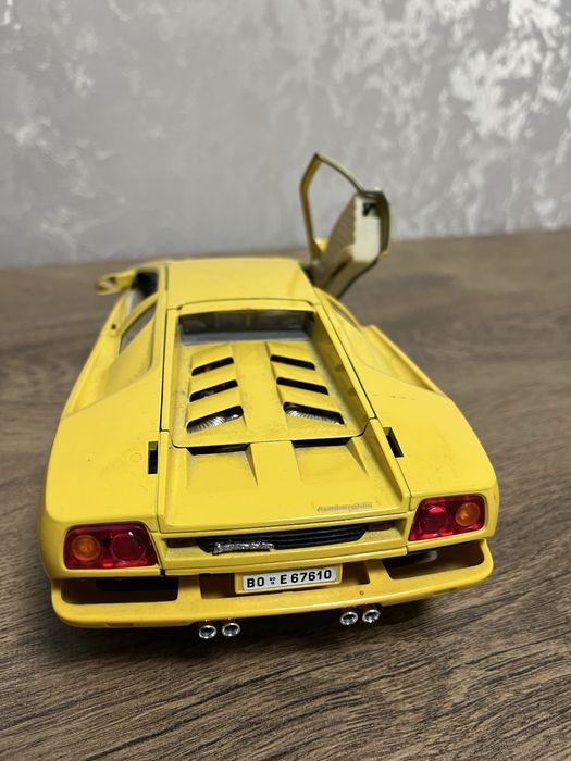Метална кола lamborghini 1:18