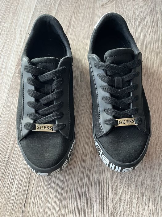 Дамски кецове Guess 37