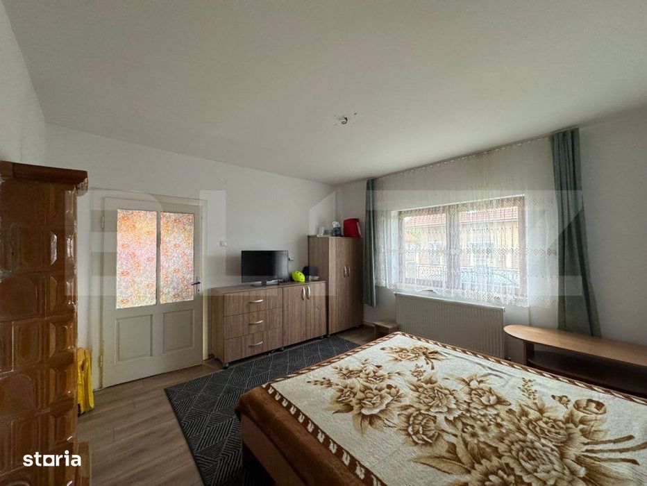 Casa de vanzare, cu 3 camere, 120 mp, 1080 mp teren, zona Simeria