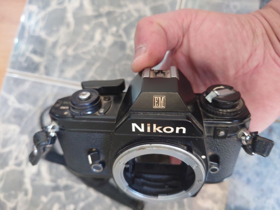 SLR Nikon EM functional
