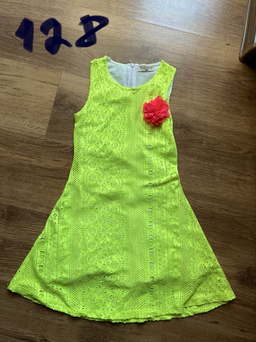 Продам платья на девочку