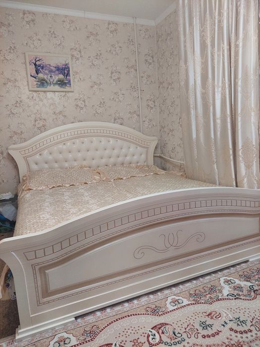 Продам двуспальнюю кровать 200×180