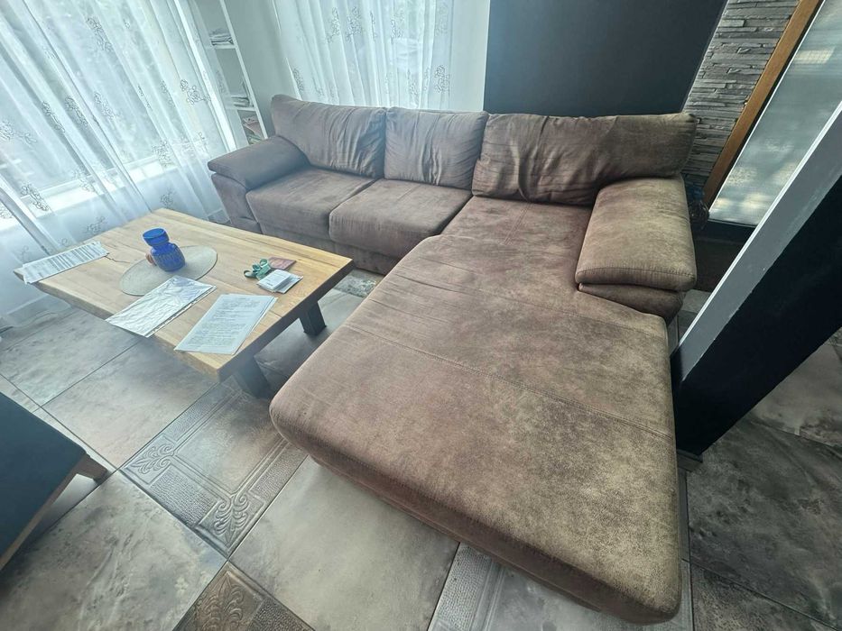 продавам диван в добро състояние с размер 265/200, цена 200 евро. Безплатен транспорт за Аспарухово, Галата, Боровец.
