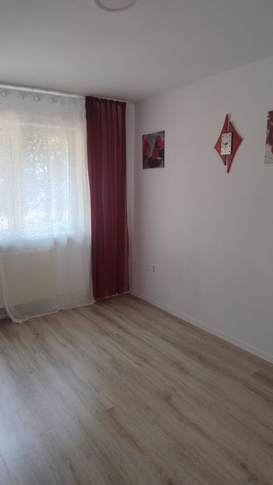 Ofer spre închiriere apartament cu doua camere