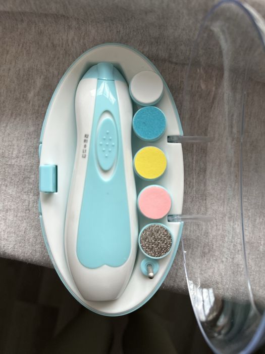 Бебешка пила за нокти