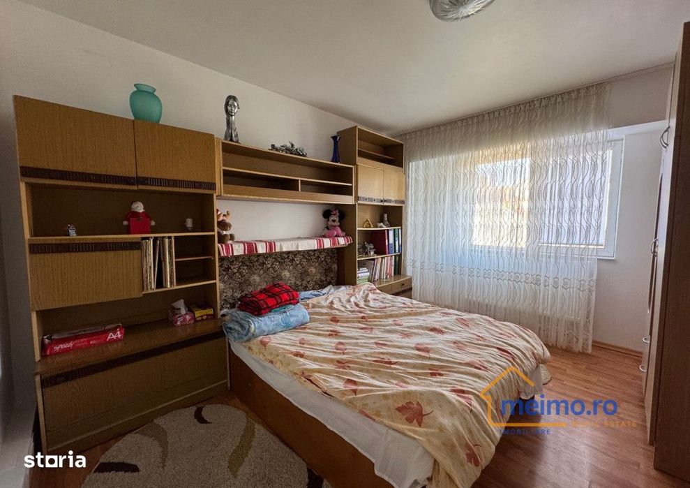 Apartament de 4 camere, liber de la 1 noiembrie