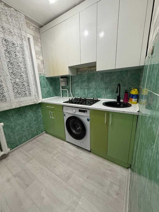 Продам 2 ком 2/5 в р-оне 17 школы