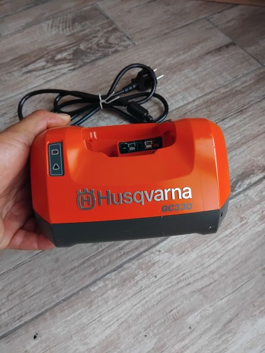 Incarcator Husqvarna QC 330 DEFECT