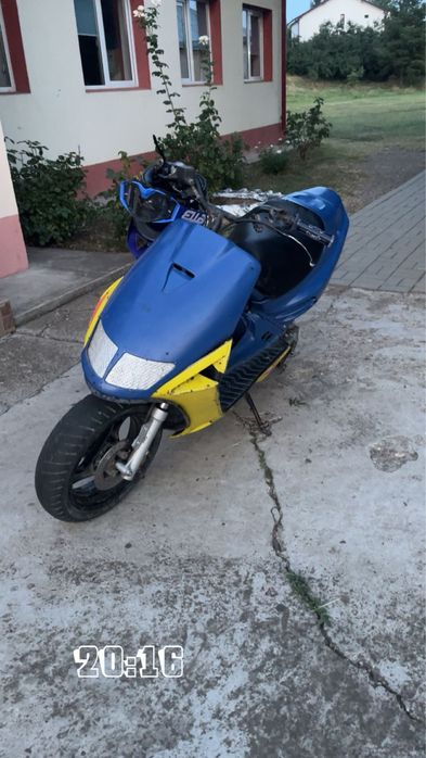 Se vinde un aprilia sr 50cc,