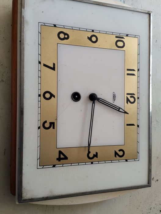 Ретро стенен часовник