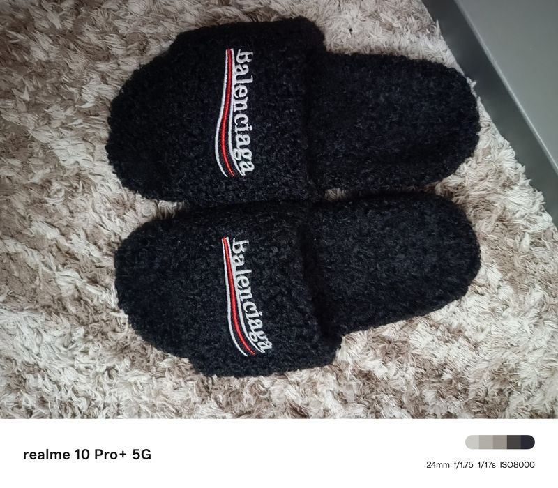 Срочно продам тапки Balenciaga