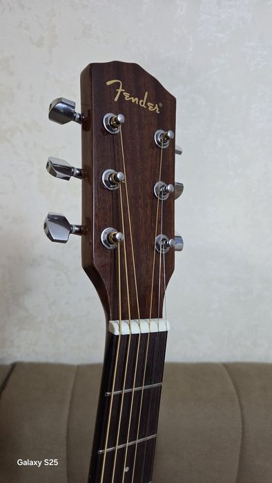 гитара Fender Acoustics CD-60 CEN в отличном состоянии