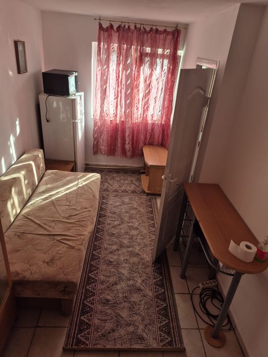 Garsoniera canta la bulevard