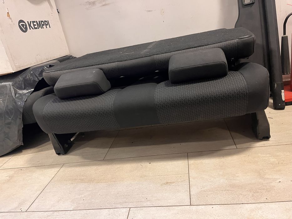 Трети ред седалка