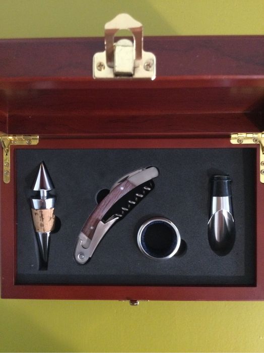 Комплект аксесоари за вино