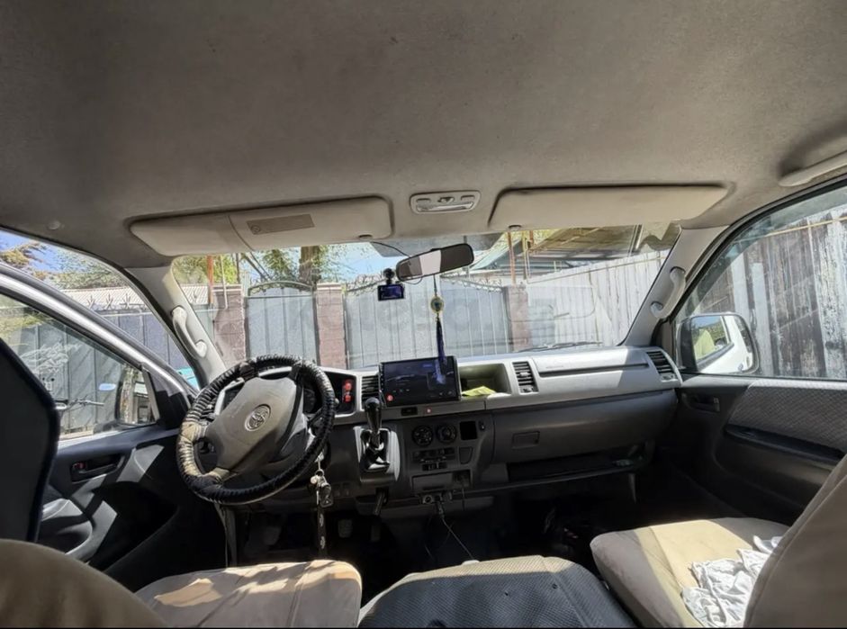 Продается Toyota Hiace 2011года