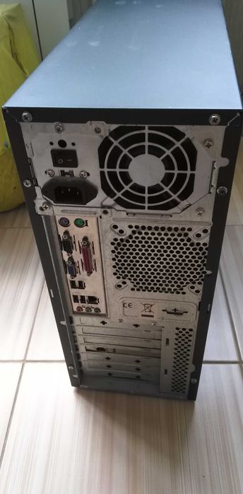 Кутия и захранване за компютър