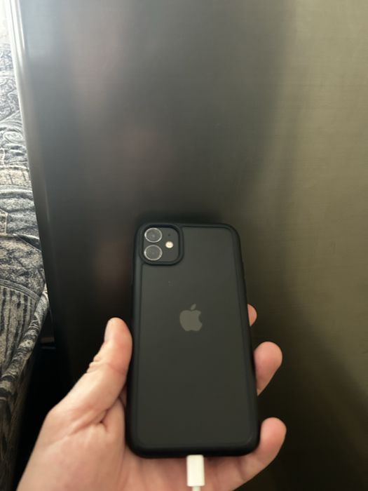 iPhone 11 black 64gb