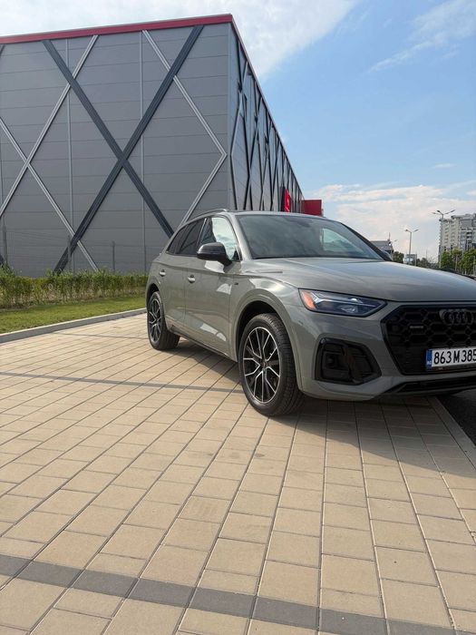 AUDI Q5 45 TFSI | Quattro | 3xS-Line | Nardo Grey | Black Optic |