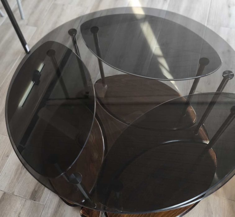 Masa rotundă de sticlă pe rotile + 3 măsuțe detașabile