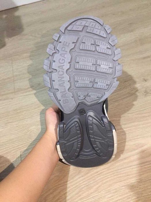 Кроссовки очень стильные