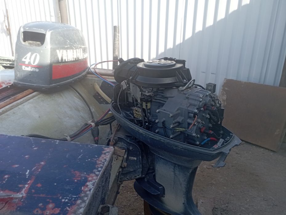 Продам лодку с мотором