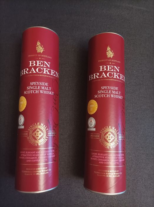 Кутия от руска водка и кутии от уиски