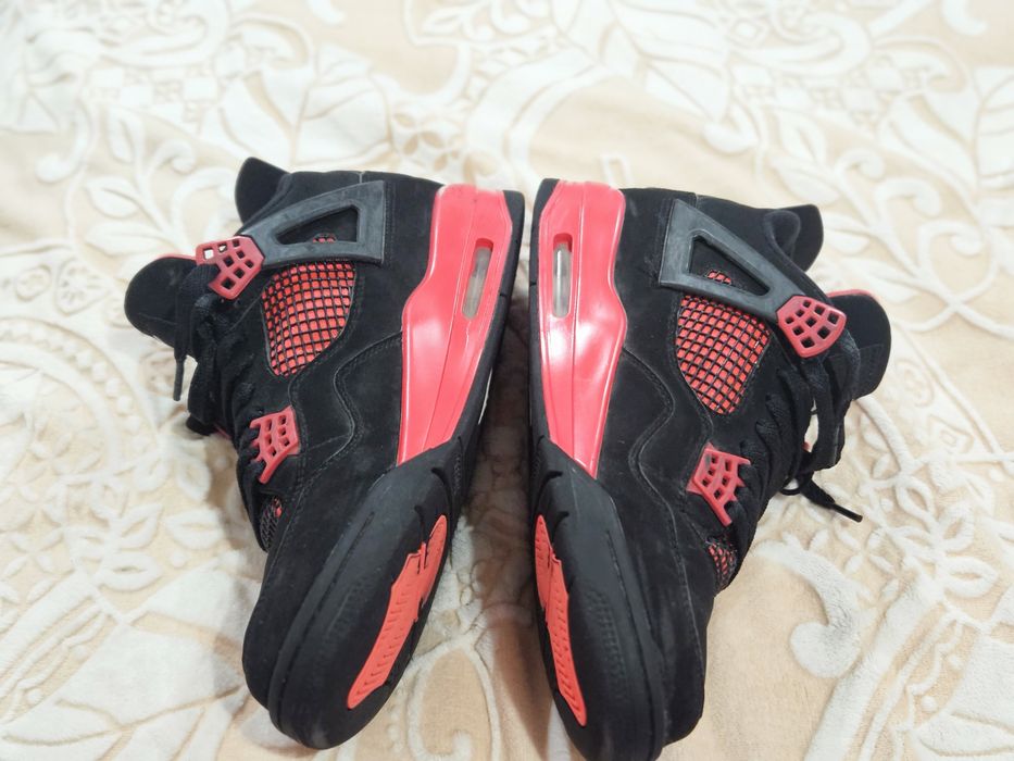 Jordan 4 Retro red