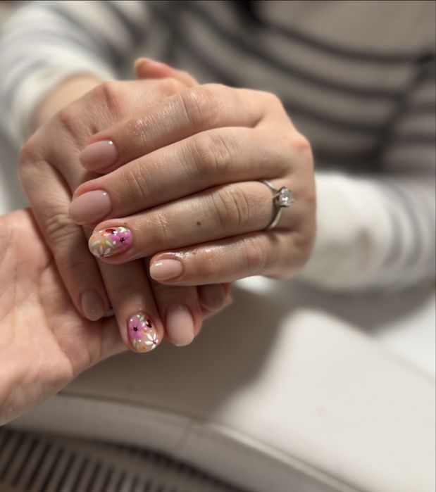 Buna. Realizez unghii cu gel  in prima  universitati,va astept