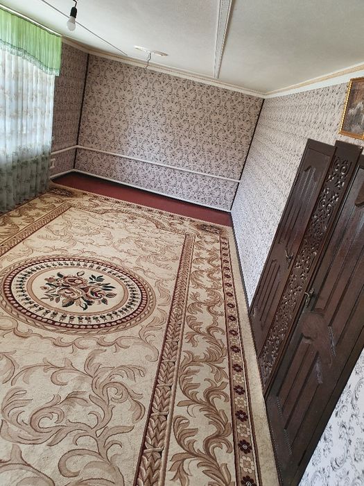 Uy sotiladi srochna 11 sotix mebellari bilan