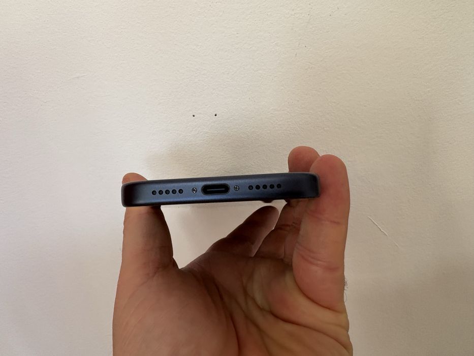Iphone 17 Pro, Blue, pentru piese/ recarosare