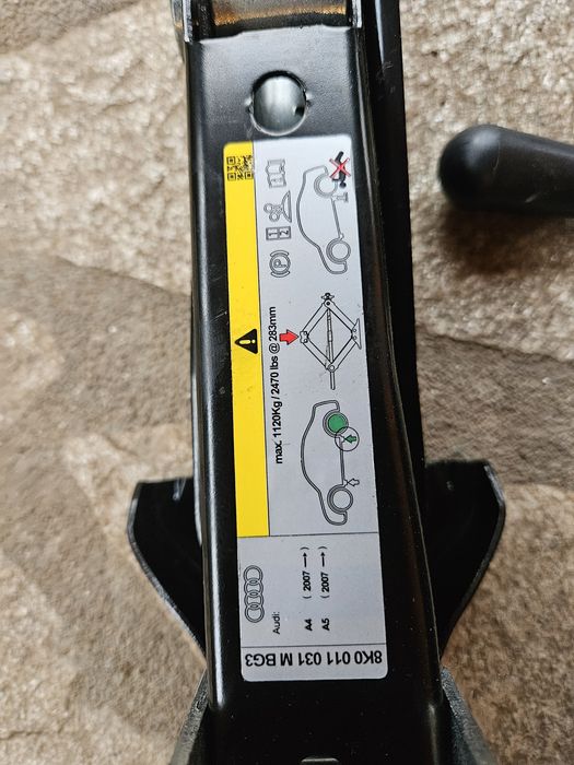 Крик за Audi A4 A5 A6