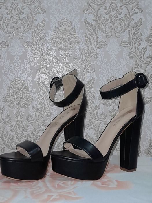 Туфли на каблуках