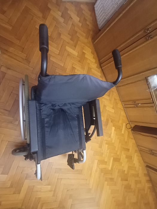 Продам инвалидную коляску
