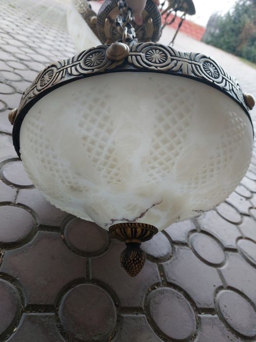 Красивая люстра .